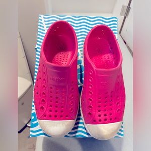 NATIVE GIRLS PINK SHOES